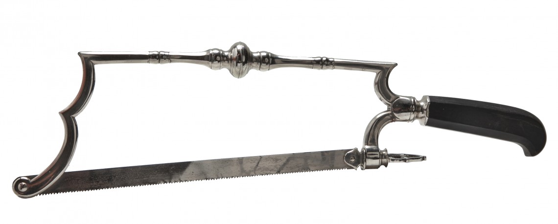 Historische Original-Bügelsäge wie sie für Amputationen genutzt wurde